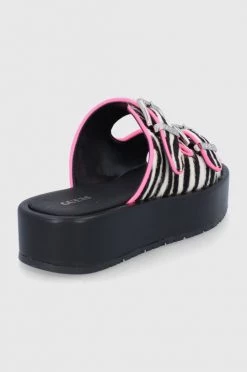 Γυναικεία Σαγιονάρες Παντόφλες Guess Ramod χρώμα: μπεζ 9 Γυναικεία Σαγιονάρες Παντόφλες Guess Ramod χρώμα: μπεζ -Guess Κατάστημα unnamed file 1976