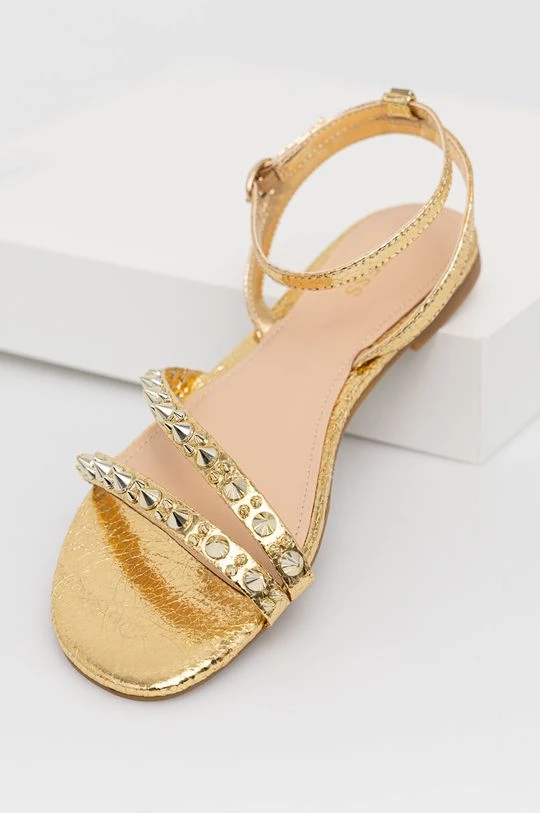 Γυναικεία Σανδάλια Guess Teagin χρώμα: χρυσαφί 4 Γυναικεία Σανδάλια Guess Teagin χρώμα: χρυσαφί - Image 2