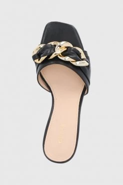 Γυναικεία Σαγιονάρες Δερμάτινες παντόφλες Guess Dillie χρώμα: μαύρο -Guess Κατάστημα unnamed file 2478